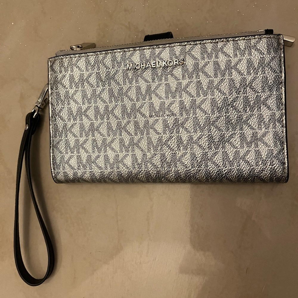 Michael Kors stunning wristlet!